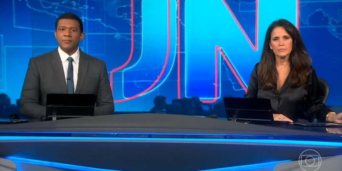 Márcio Bonfim e Ana Luiza Guimarães na bancada do Jornal Nacional - Foto: Reprodução/Globo