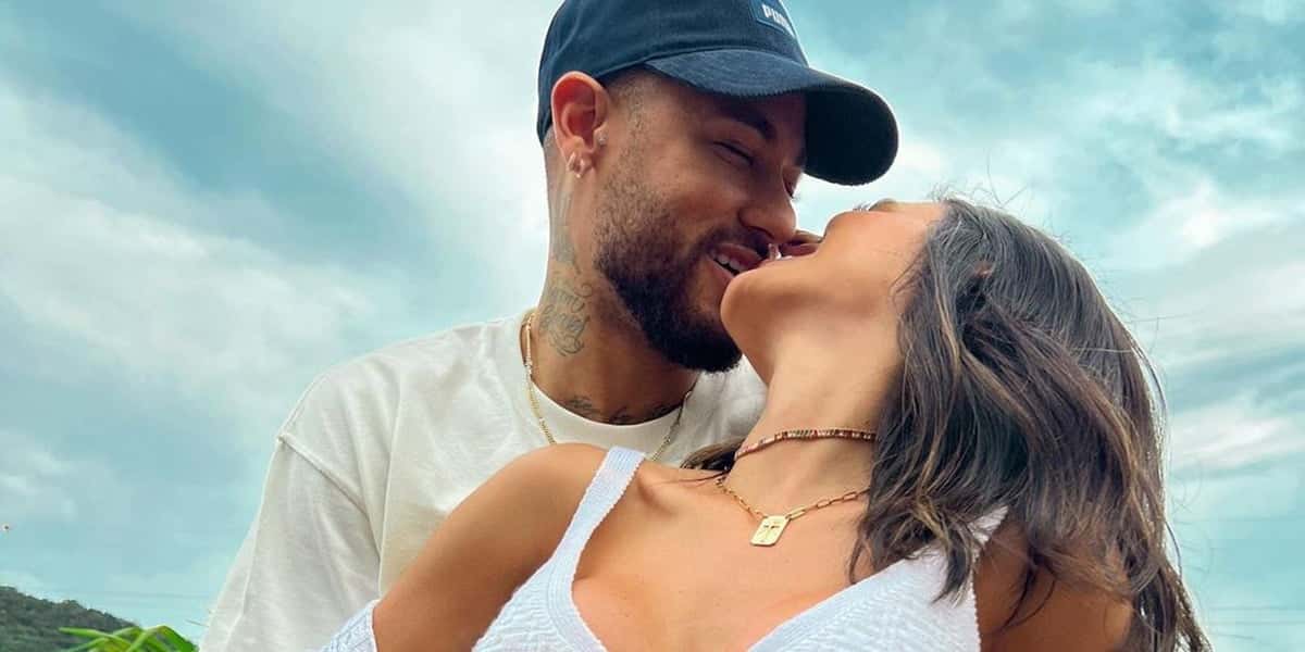 O famoso jogador do Santos e Bruna Biancardi (Foto: Reprodução / Instagram)