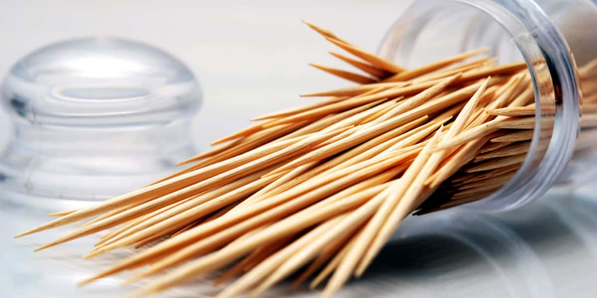 Pálito de dente pode ser muito maléfico (Foto: Reprodução)
