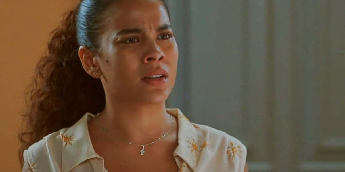 Jenifer fica até desorientada na novela Vai na Fé (Foto: Reprodução/Globo)