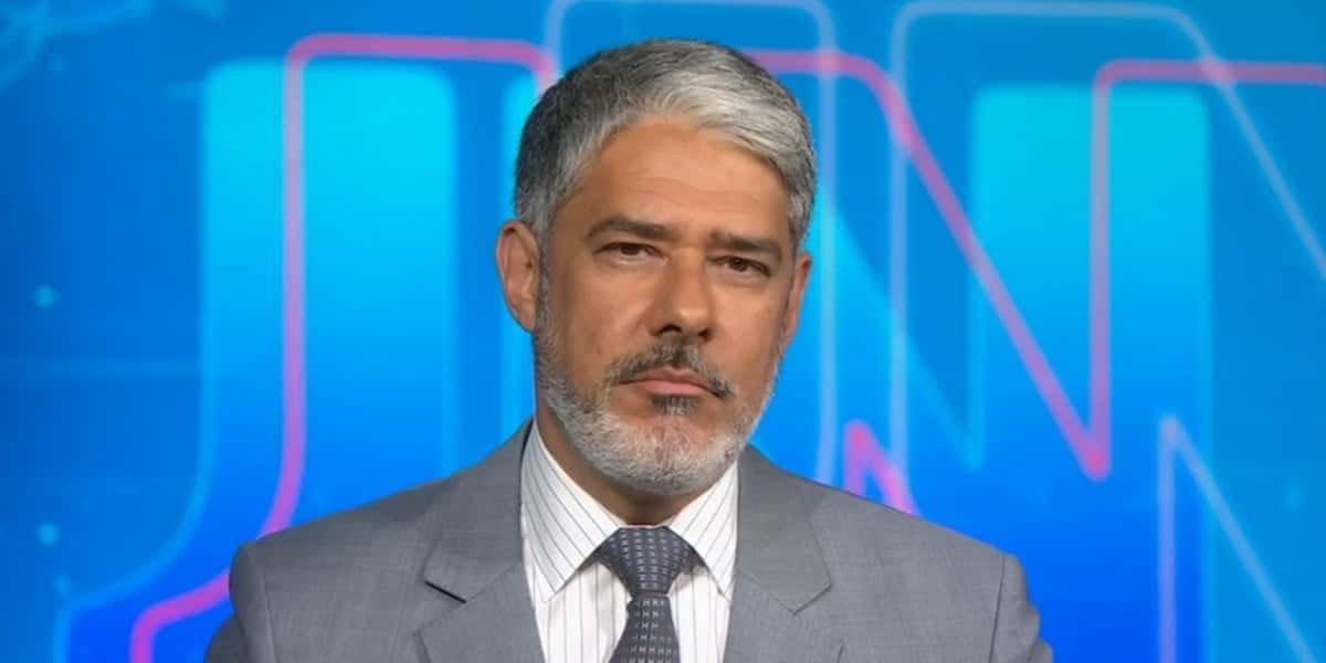 William Bonner ao vivo no Jornal Nacional (Foto: Reprodução)