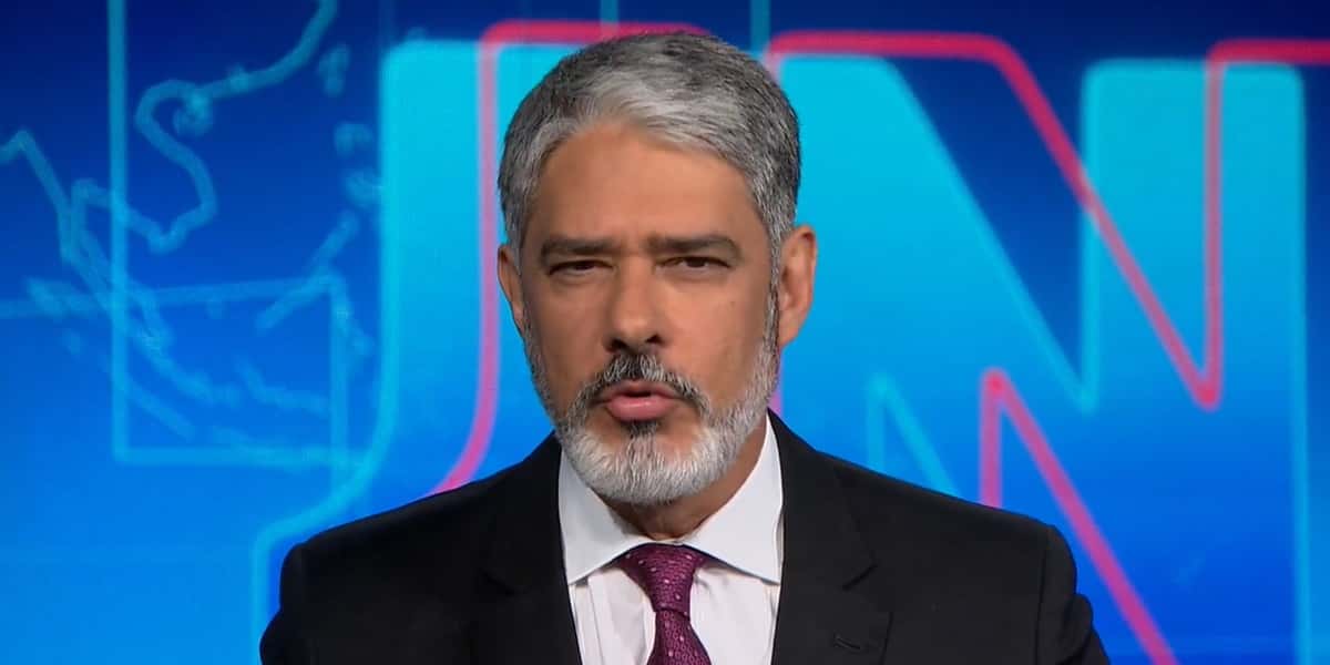 William Bonner ao vivo no Jornal Nacional (Foto: Reprodução / TV Globo)