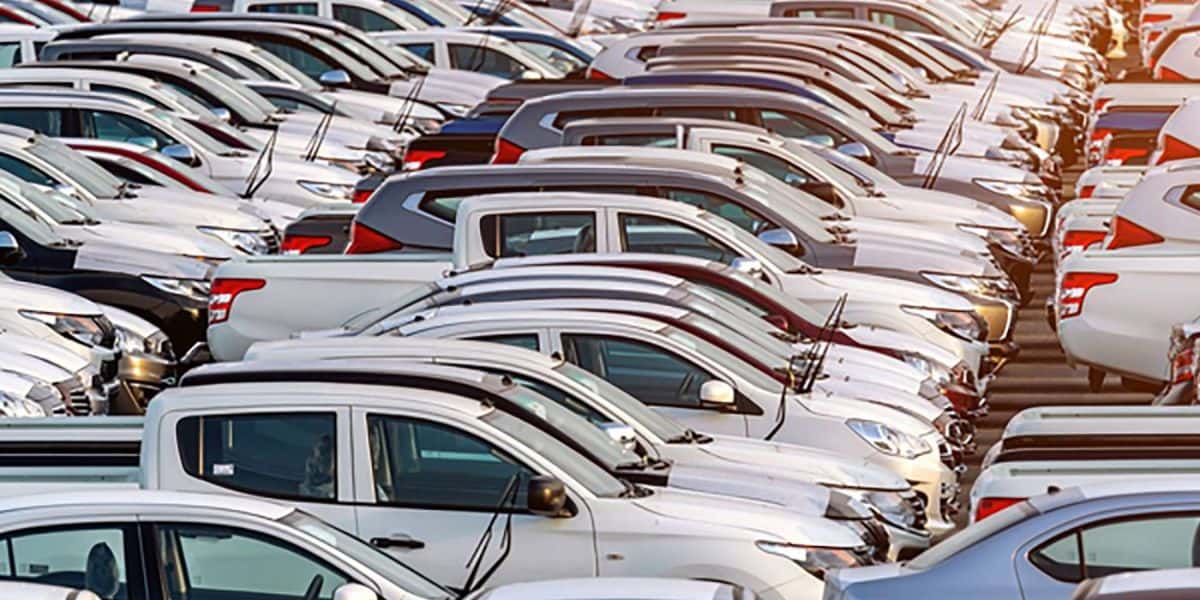Imagem mostra diversos carros populares (Reprodução - Internet)