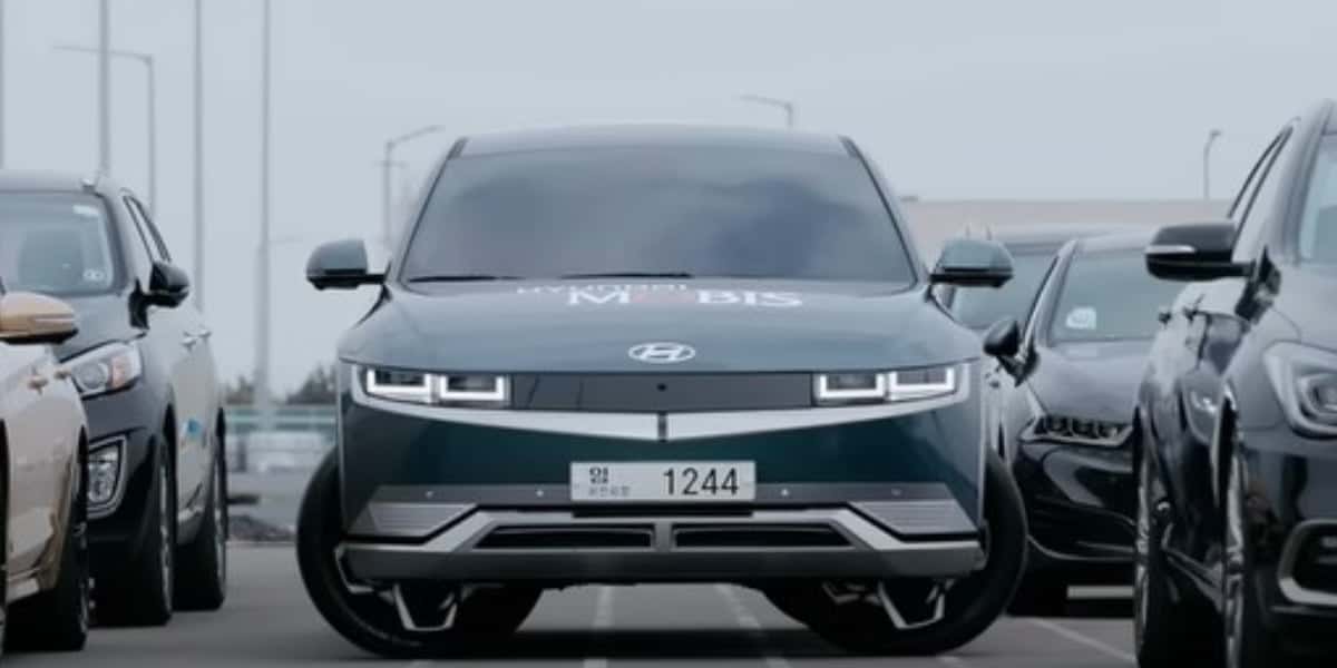 Novo carro da Hyundai estaciona de lado e facilita sua vida (Foto: Reprodução)