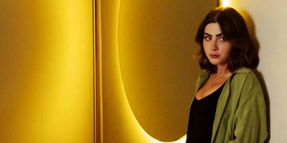 Chiara vai chorar diante de teste em Travessia (Foto: Reprodução/Globo)
