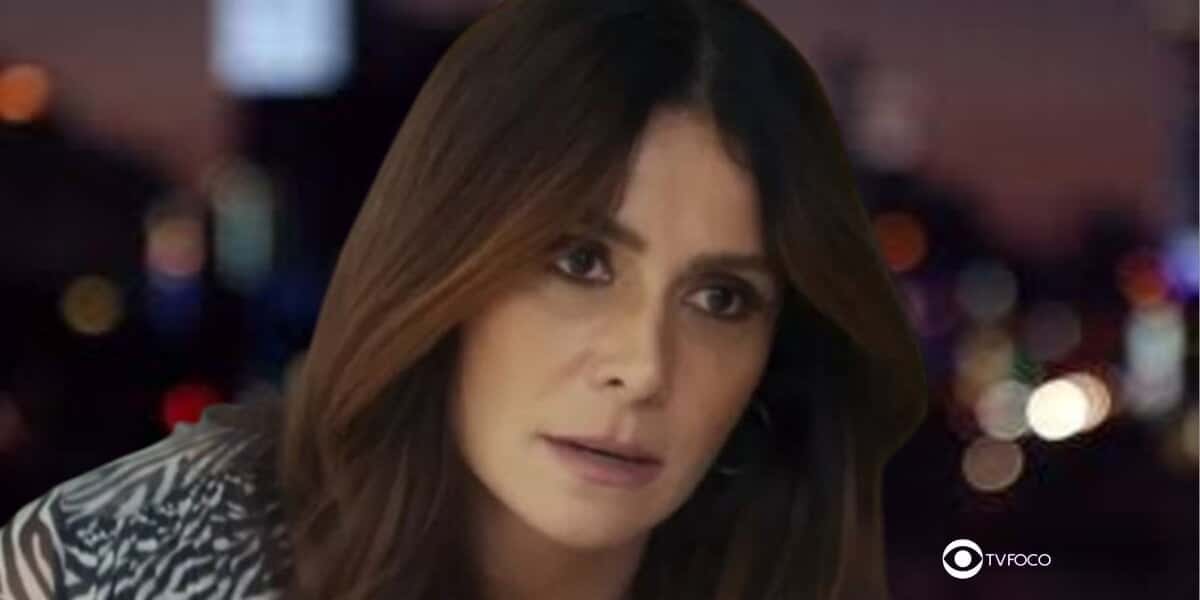 Helô (Giovanna Antonelli) em cena de Travessia (Foto: Reprodução / Globo / Montagem TV Foco)