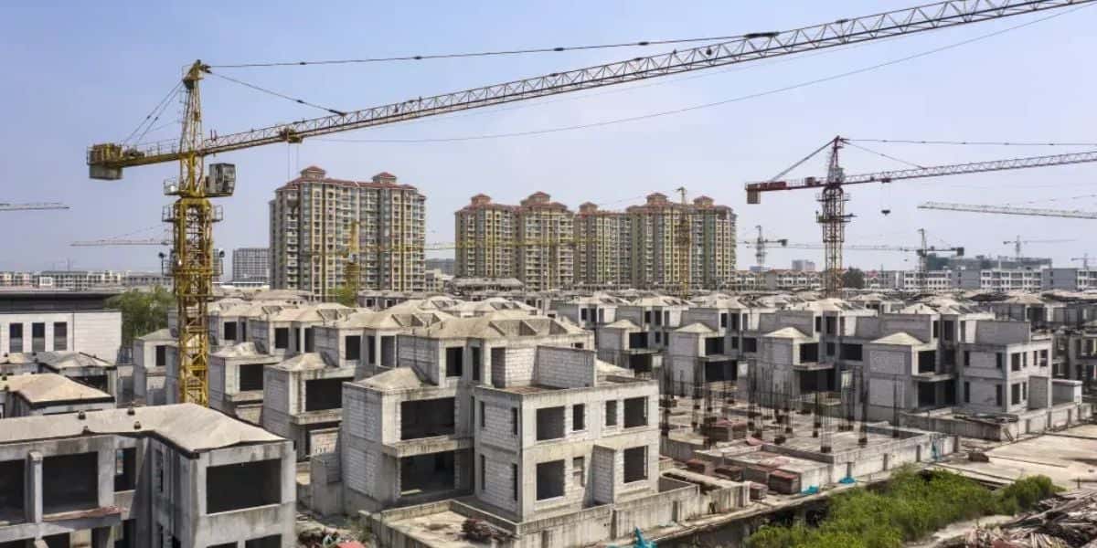 A imagem mostra diversos imóveis em construção (Reprodução - Internet)