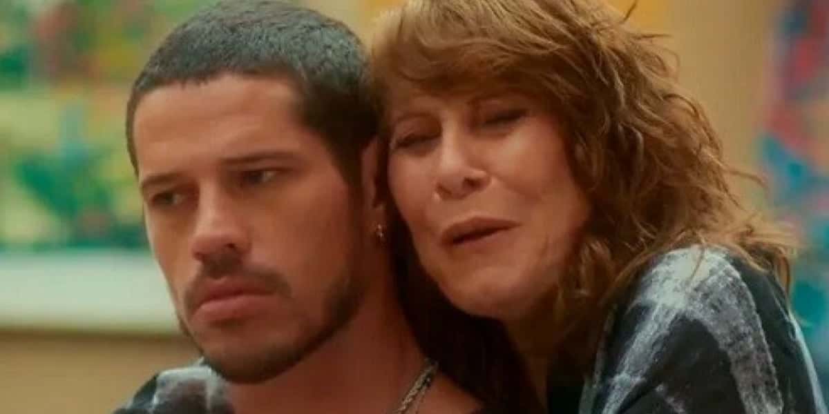 Wilma (Renata Sorrah) faz revelação chocante a Lui (José Loreto) em "Vai na Fé" (Foto: Reprodução/TV Globo)