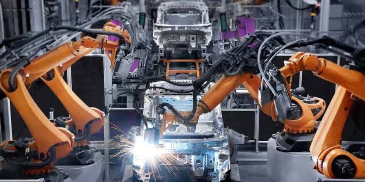 Por dentro a fábrica de uma montadora de carros (Reprodução - Internet)