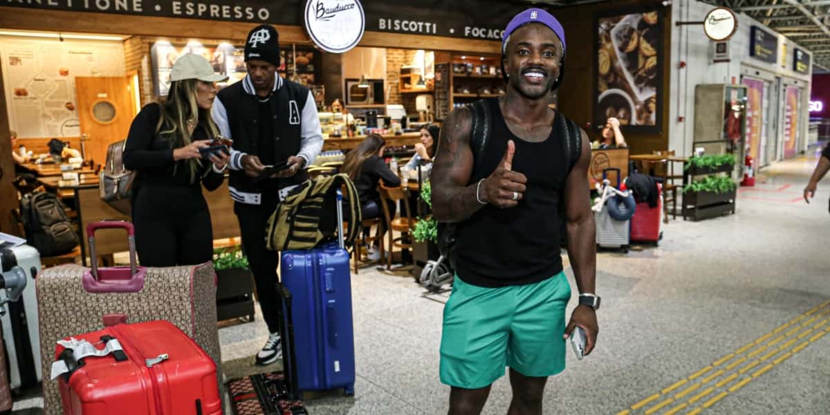 Negrete comemora aniversário nas alturas, rumo à Curaçao (Foto: Divulgação)