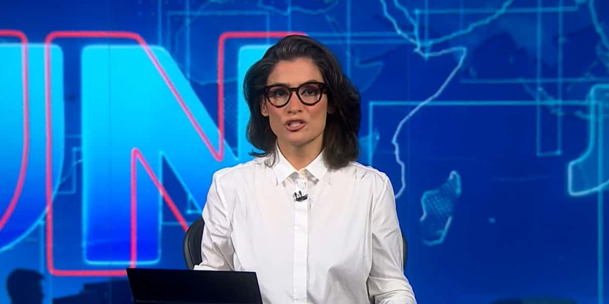 Renata Vasconcellos ao vivo no Jornal Nacional (Foto: Reprodução / TV Globo)
