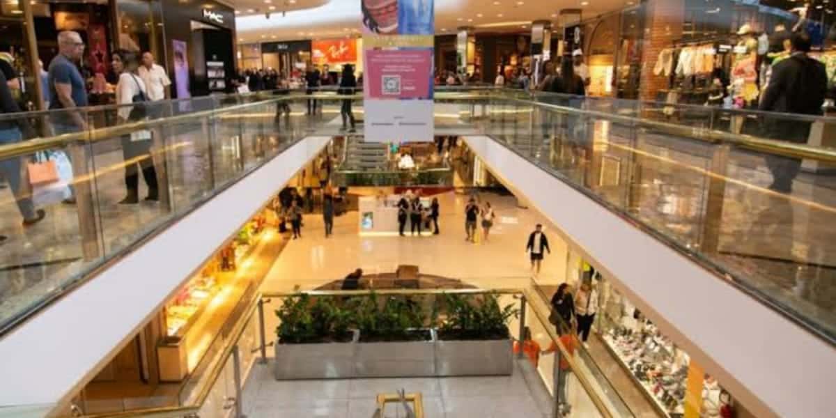 Nova lei CONFIRMADA em shoppings brasileiros espanta pais e mães (Reprodução: Internet)
