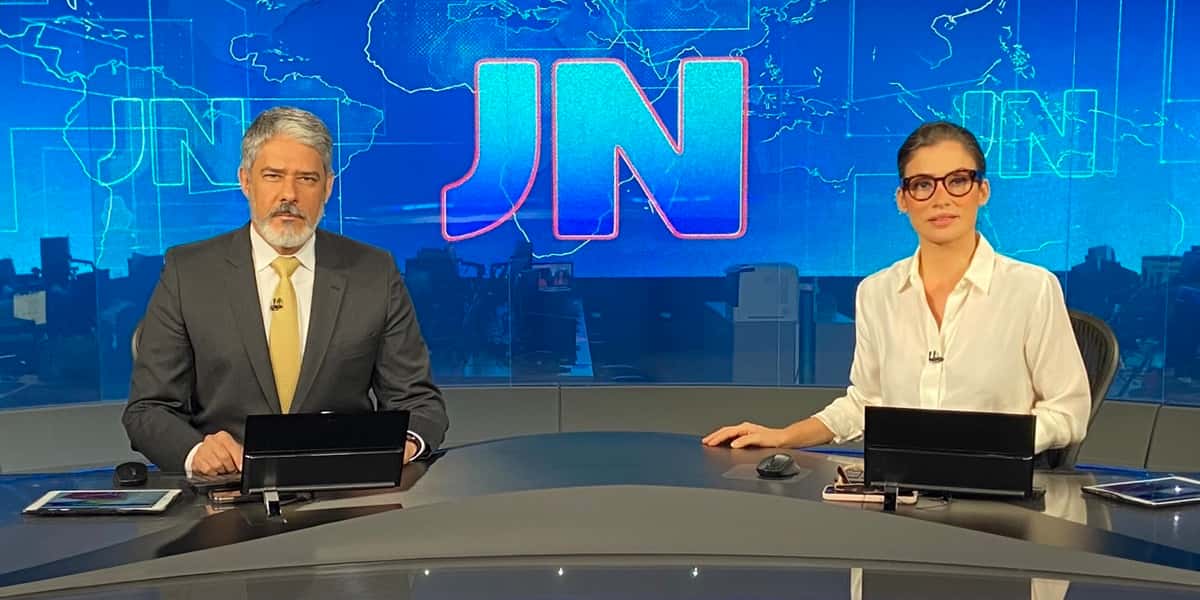 William Bonner e Renata Vasconcellos na bancada do Jornal Nacional (Foto: Divulgação / TV Globo)