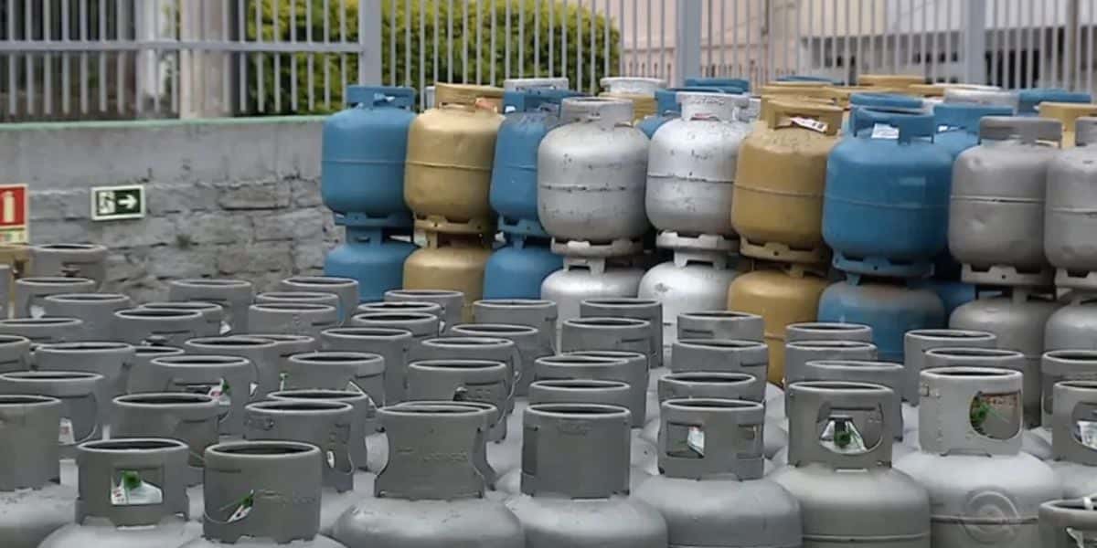 Botijões de gás (Foto: Reprodução / RBS TV)
