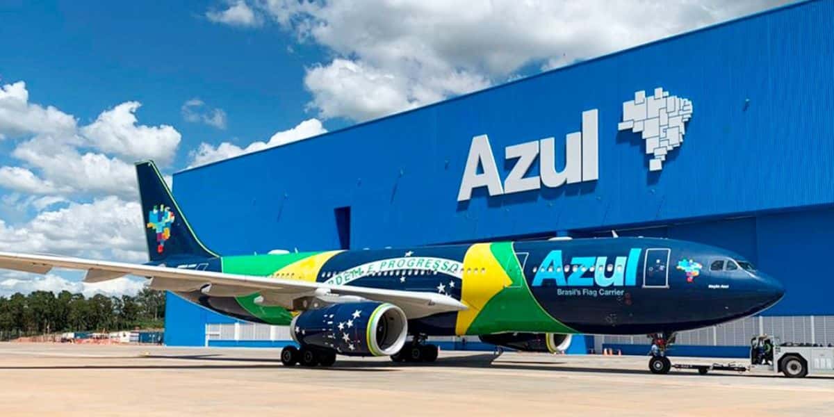 Avião Azul (Reprodução - Facebook)
