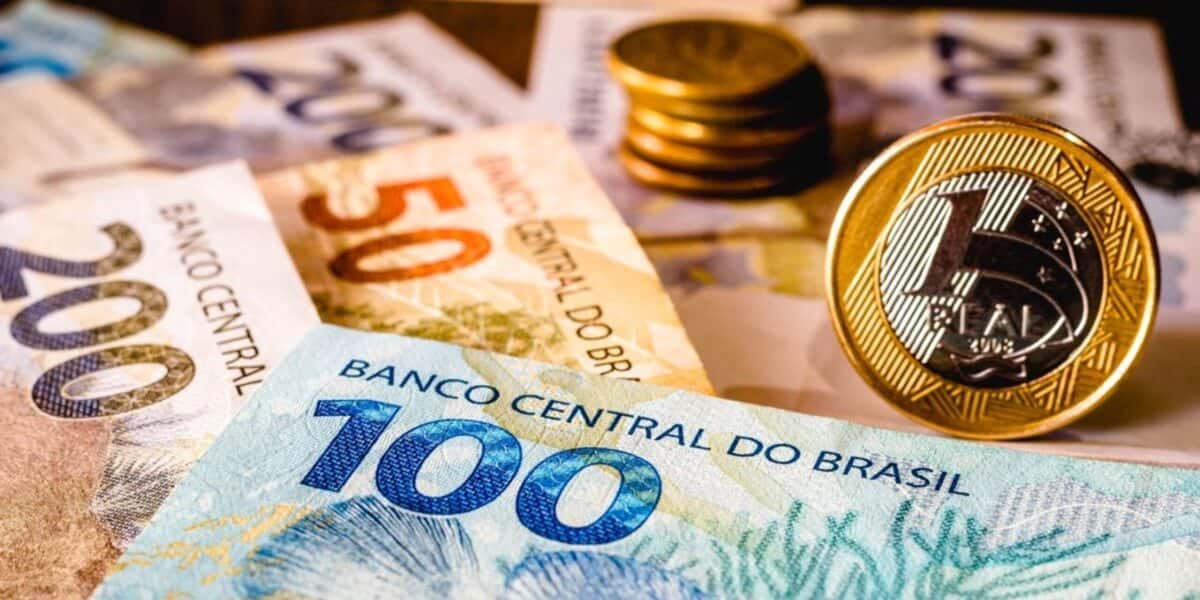 Salário mínimo no Brasil está em R$ 1.320,00 reais (FOTO: Reprodução/Internet)