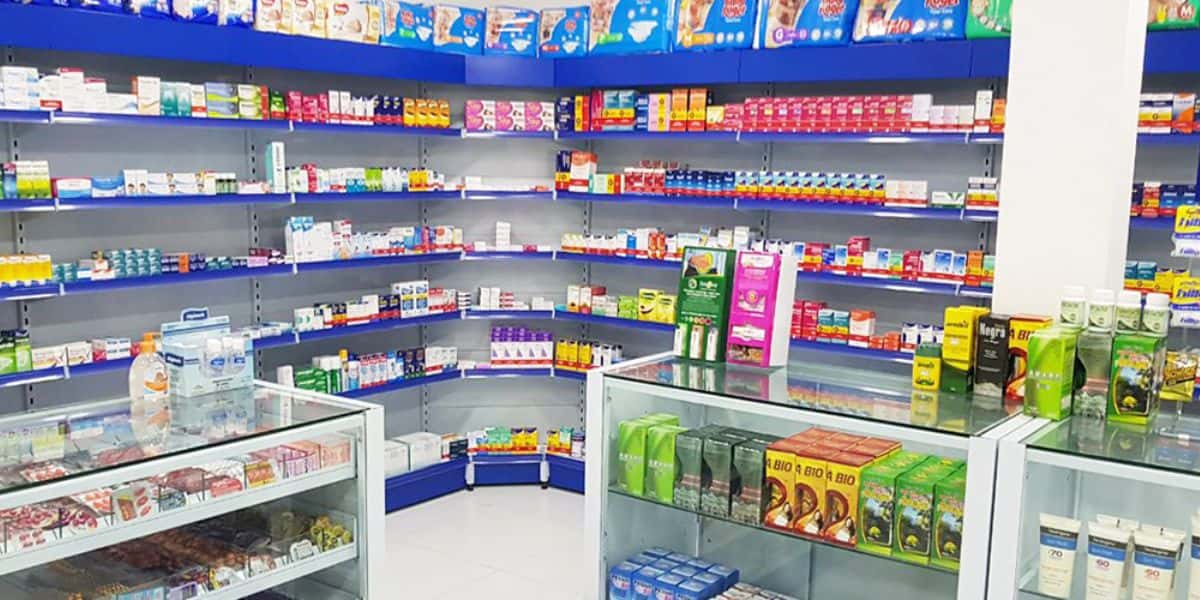 Imagem mostra uma gôndola de farmácia (Reprodução - Internet)