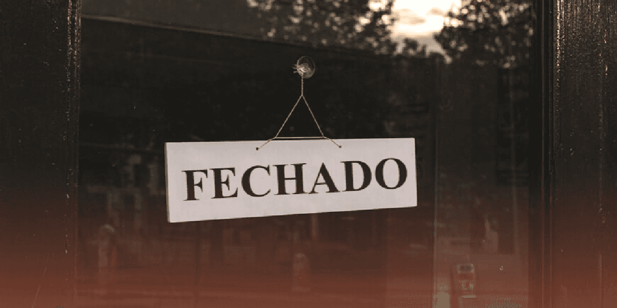 Empresa com placa de fechado (Foto: Reprodução/ Internet)
