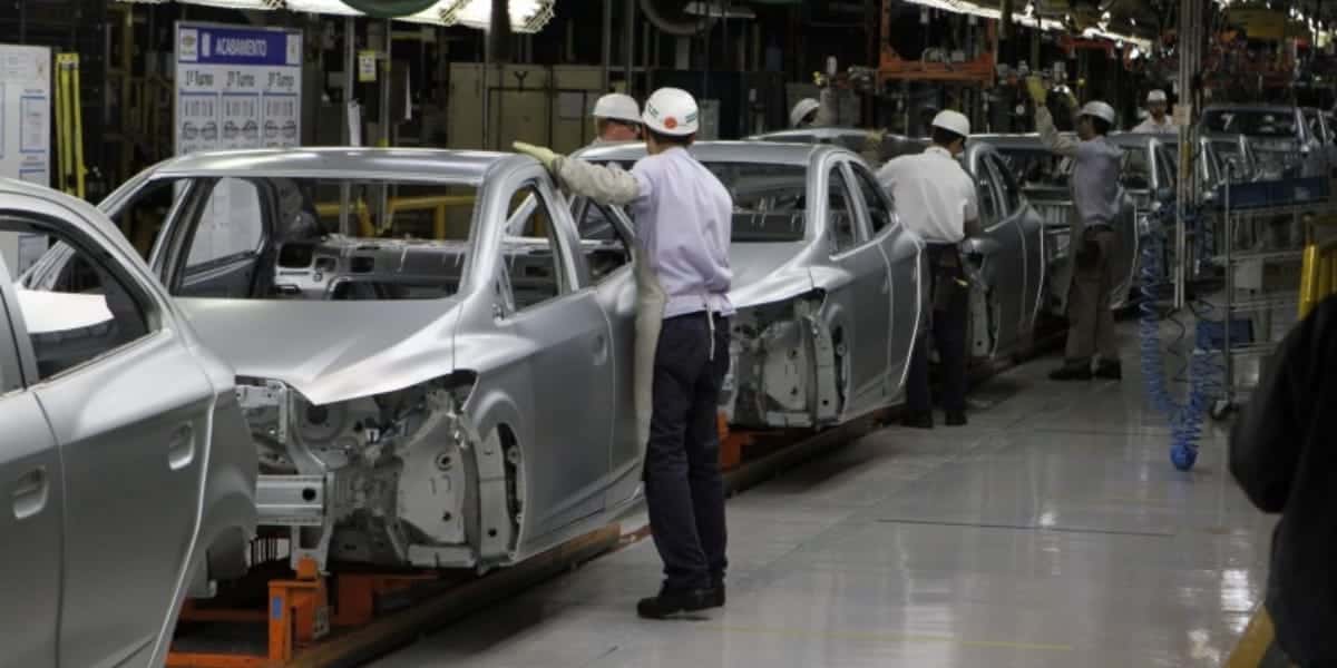 Montadora confirma fim da produção de carro (Reprodução: Internet)