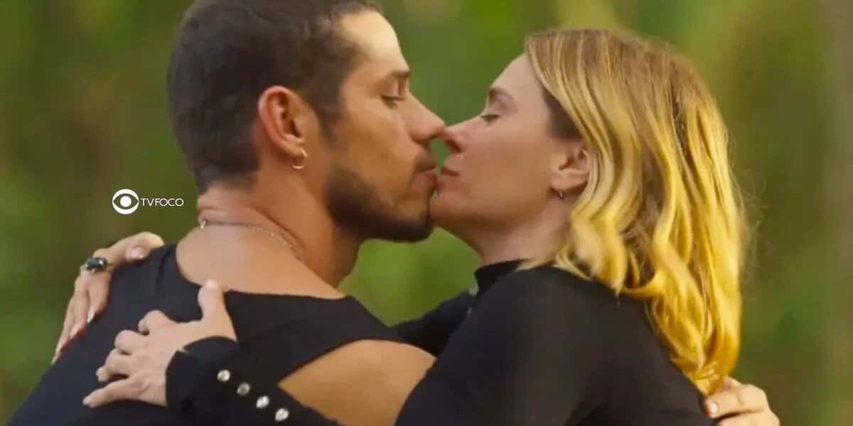 Lui (José Loreto) e Lumiar (Carolina Dieckmann) em "Vai na Fé" (Foto: Reprodução/TV Globo)