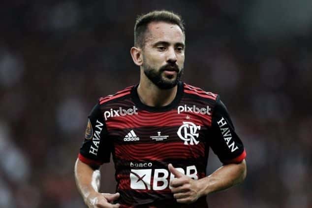 Everton Ribeiro - Foto Internet