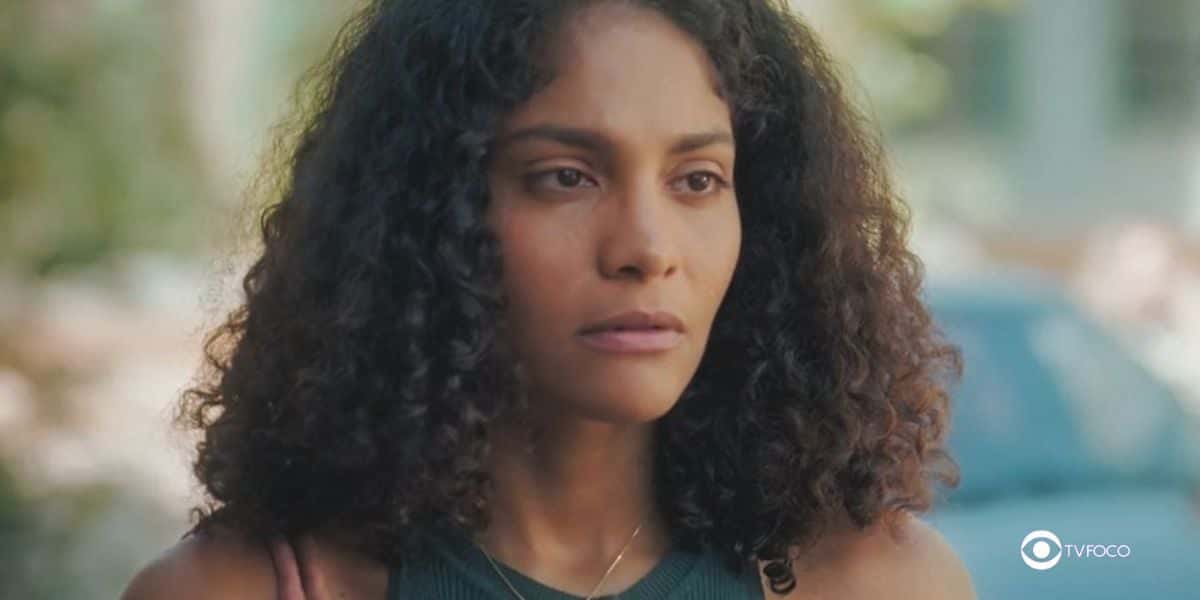 Aline (Bárbara Reis) na novela Terra e Paixão (Foto: Reprodução / Globo / Montagem TV Foco)
