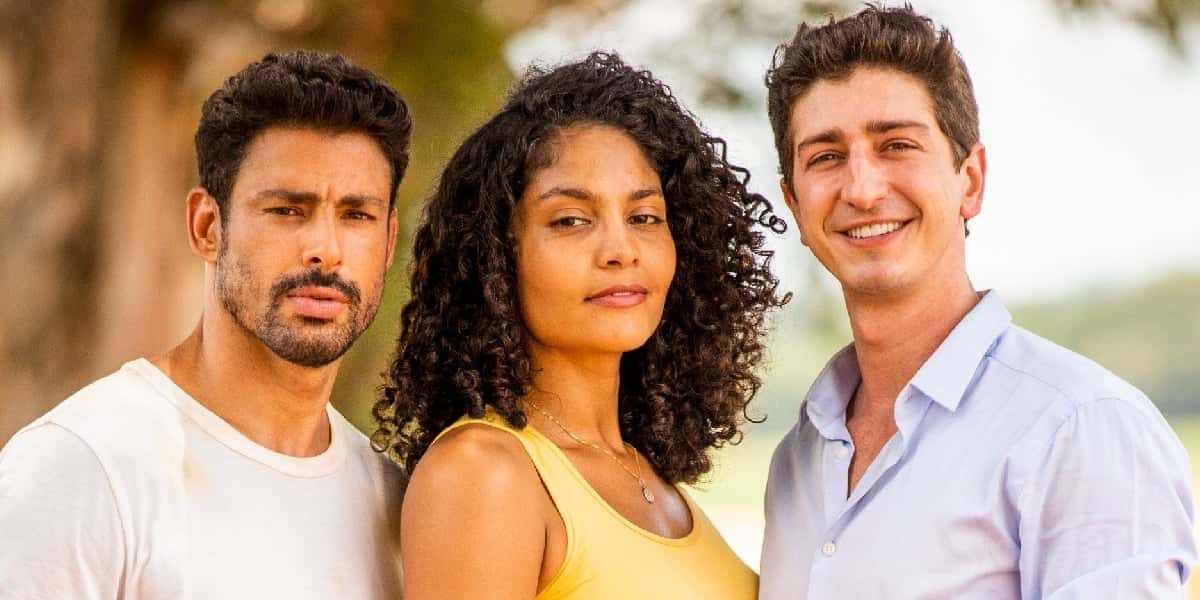 Caio (Cauã Reymond), Aline (Bárbara Reis) e Daniel (Johnny Massaro) em "Terra e Paixão" (Foto: Divulgação/TV Globo)