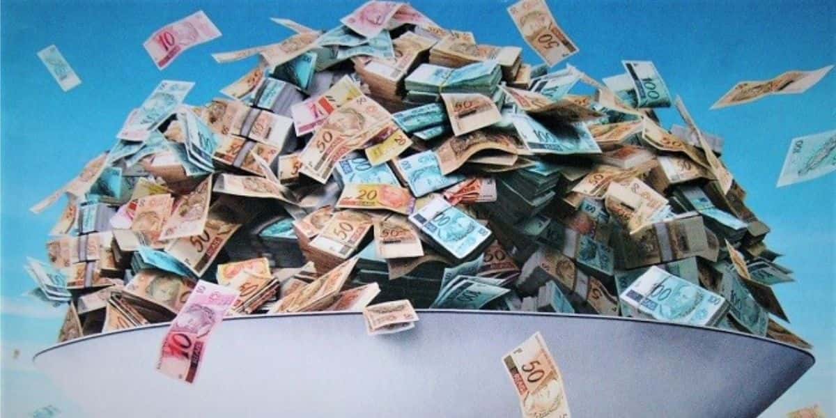 14° salário tem notícia exposta (Reprodução: Internet)