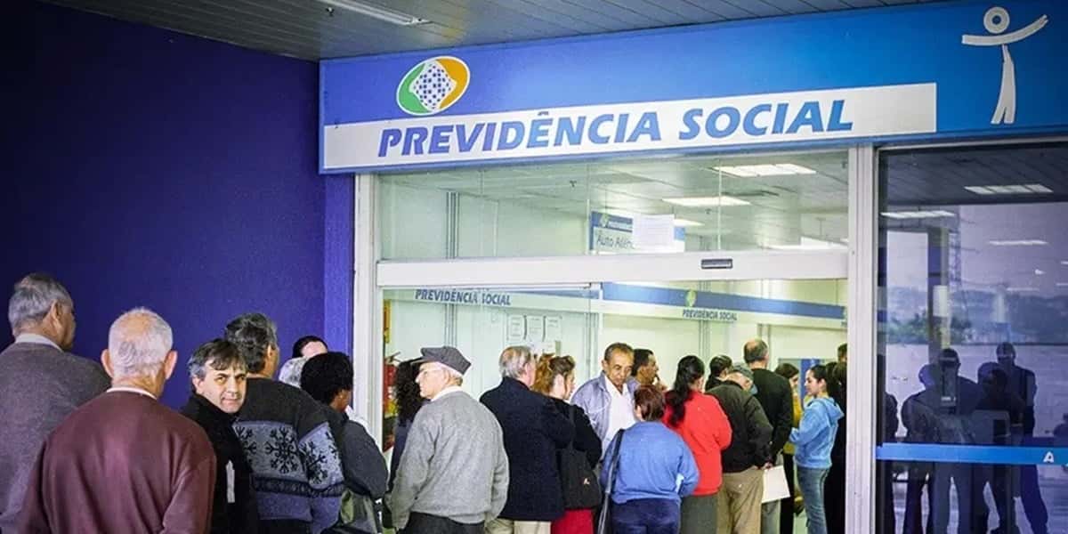 Milhares de pessoas esperam pela perícia do INSS (Foto: Reprodução)