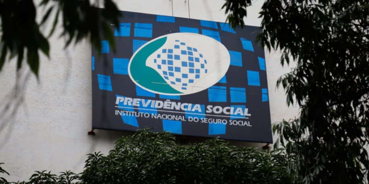 Possível corte no benefício do INSS têm assustado brasileiros Internet)