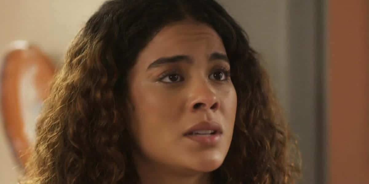 Jenifer (Bella Campos) tem plano contra Theo (Emilio Dantas) em "Vai na Fé" (Foto: Reprodução/TV Globo)