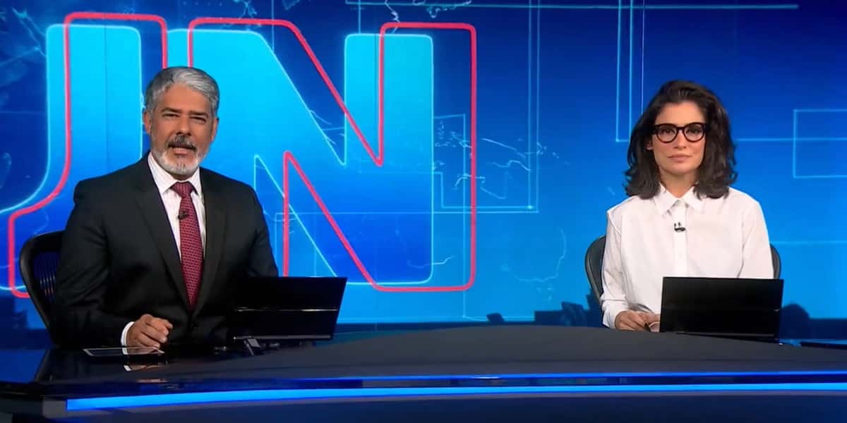 William Bonner e Renata Vasconcellos ao vivo no Jornal Nacional (Foto: Reprodução / TV Globo)