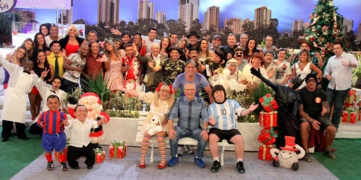 Elenco de A Praça é Nossa, programa comandado por Carlos Alberto de Nóbrega no SBT (Foto: Reprodução/ Internet)