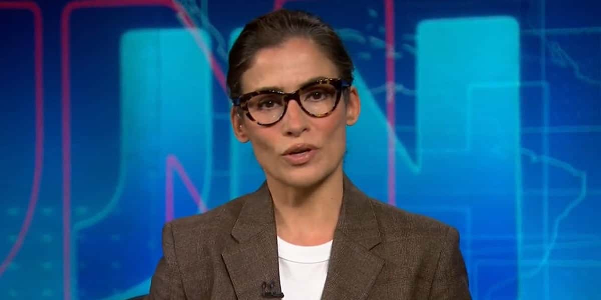 Renata Vasconcellos ao vivo no Jornal Nacional (Foto: Reprodução / TV Globo)