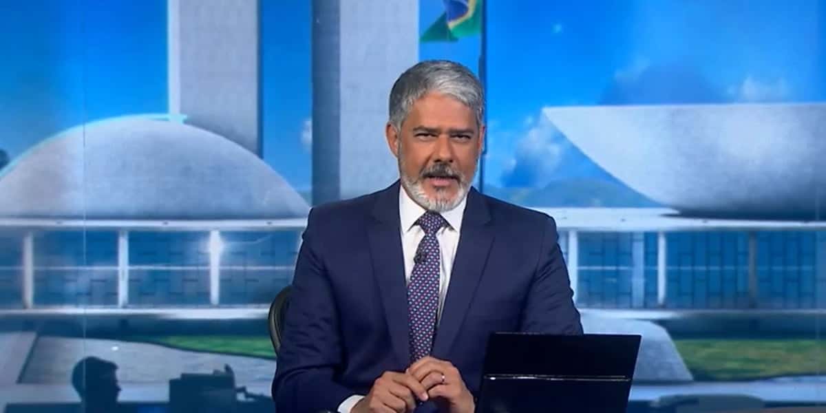 William Bonner ao vivo no Jornal Nacional (Foto: Reprodução / Instagram)