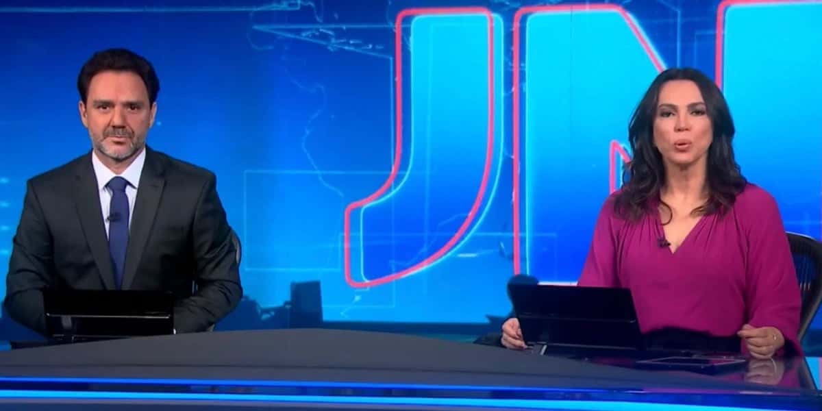 Paulo Renato Soares e Ana Paula Araújo não conseguiram elevar audiência do "Jornal Nacional" (Foto: Reprodução/TV Globo)