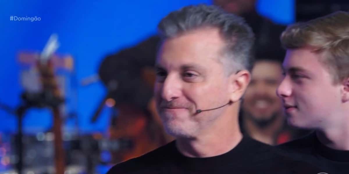 Luciano Huck garantiu alta audiência no "Domingão" ao receber homenagem de aniversário (Foto: Reprodução/TV Globo)