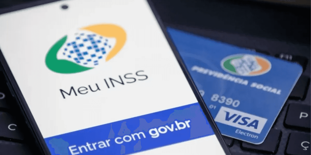 Aplicativo e cartão do INSS (Foto: Reprodução, DOL)