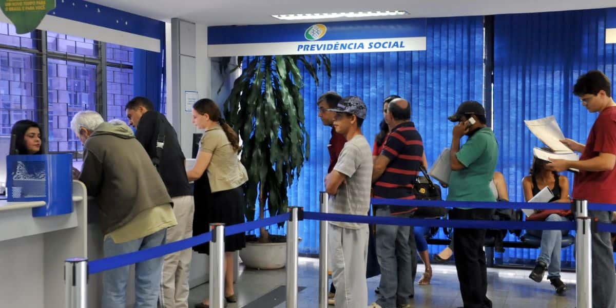 Entenda funcionamento da agências do INSS; trabalhadores da instituição comemoram (Foto: Reprodução / Poder 360)