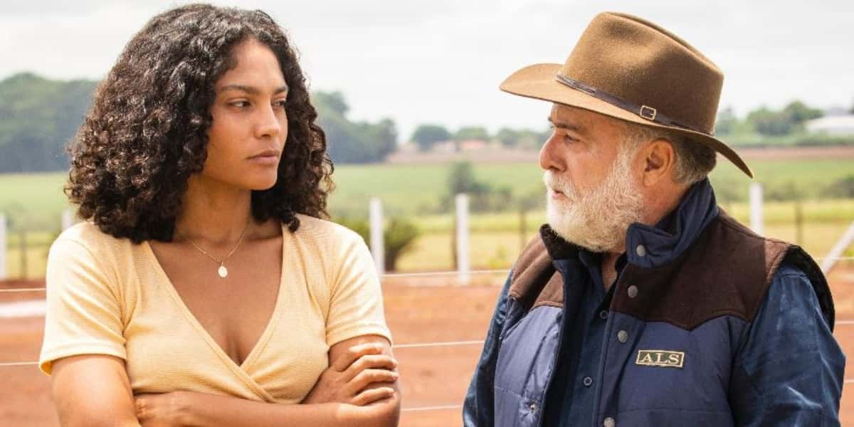 Aline (Barbara Reis) e Antônio (Tony Ramos) entrarão em embate em "Terra e Paixão" (Foto: Divulgação/TV Globo)