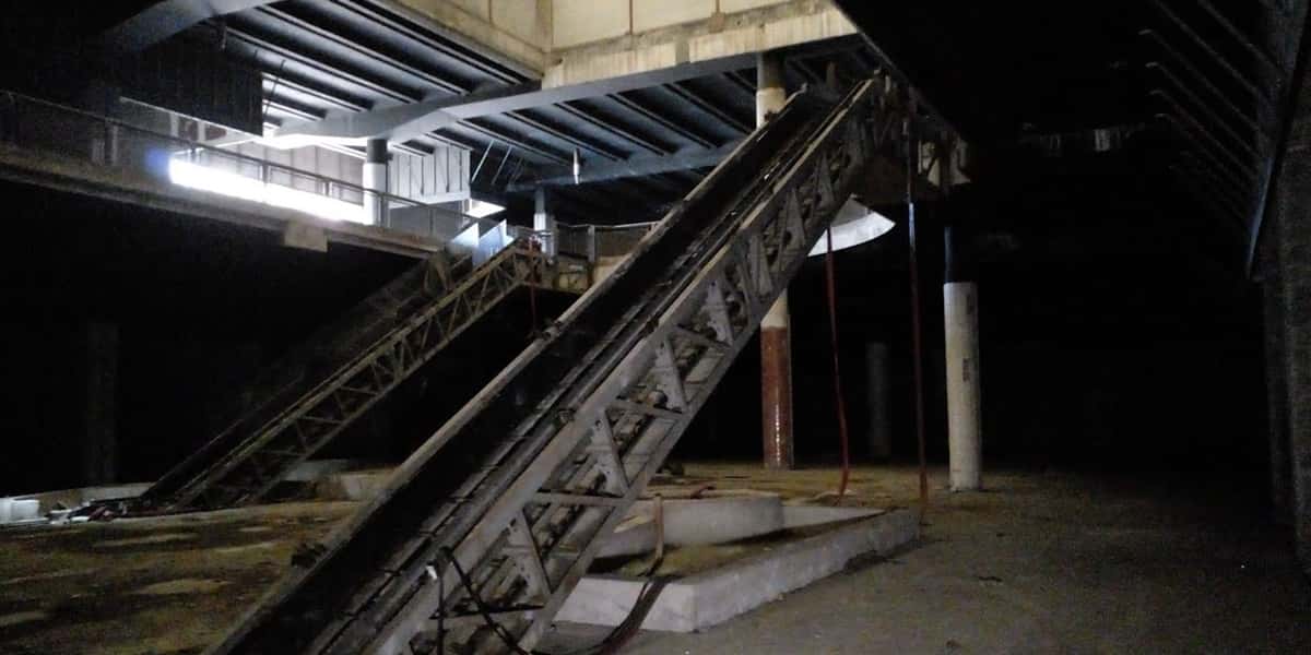 Shopping gigante de São Paulo está abandonado e seu estado é deplorável (Foto: Reprodução Internet)