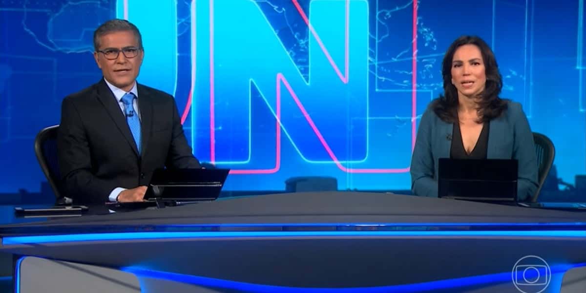 Helter Duarte e Ana Paula Araújo na bancada do Jornal Nacional - Foto: Reprodução/Internet
