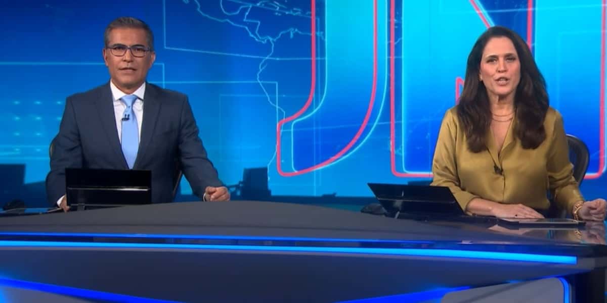Helter Duarte e Ana Luiza Guimarães comandaram o Jornal Nacional (Foto: Reprodução/ Internet)