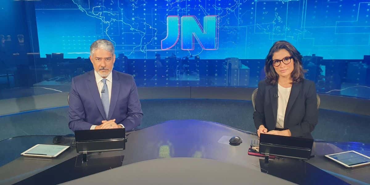 William Bonner e Renata Vasconcellos na bancada do Jornal Nacional (Foto: Divulgação / TV Globo)