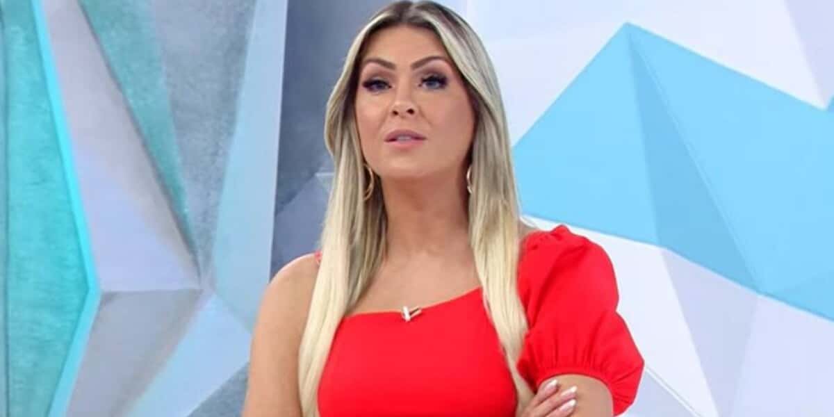 Renata Fan comanda o Jogo Aberto na Band (Foto: Reprodução/ Internet)
