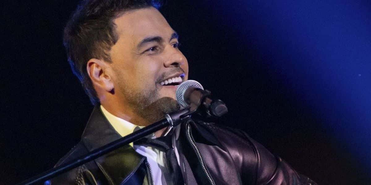 Zezé DI Camargo em show (Foto: Reprodução / Instagram)