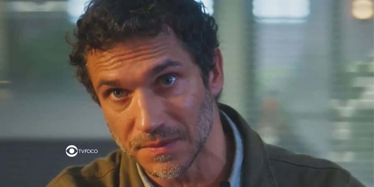 Vinícius (Paulo Rocha) em Terra e Paixão (Foto: Reprodução / Globo / Montagem TV Foco)