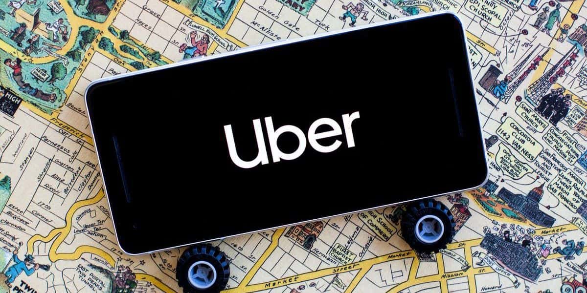 O Uber é um dos principais aplicativos de transporte (Reprodução: Internet)