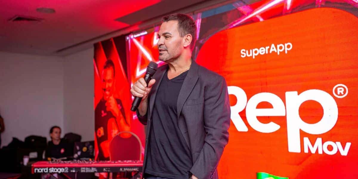 Eduardo Costa apresentando sua nova empresa (Reprodução: Instagram)