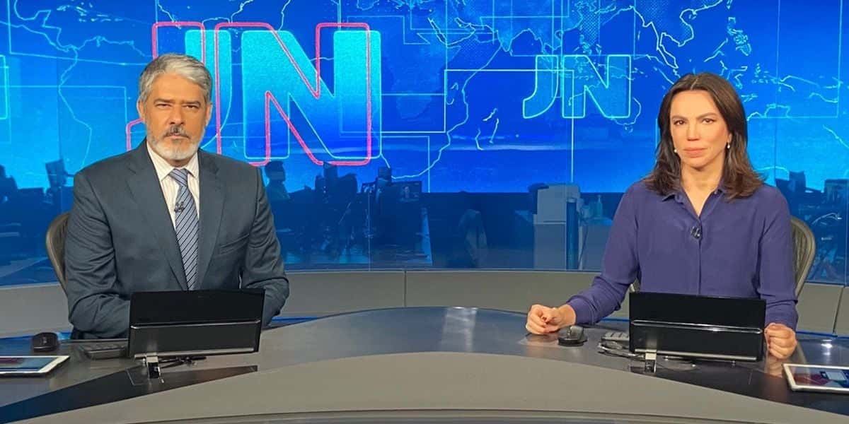 William Bonner e Ana Paula Araújo na bancada do Jornal Nacional (Foto: Divulgação / TV Globo)